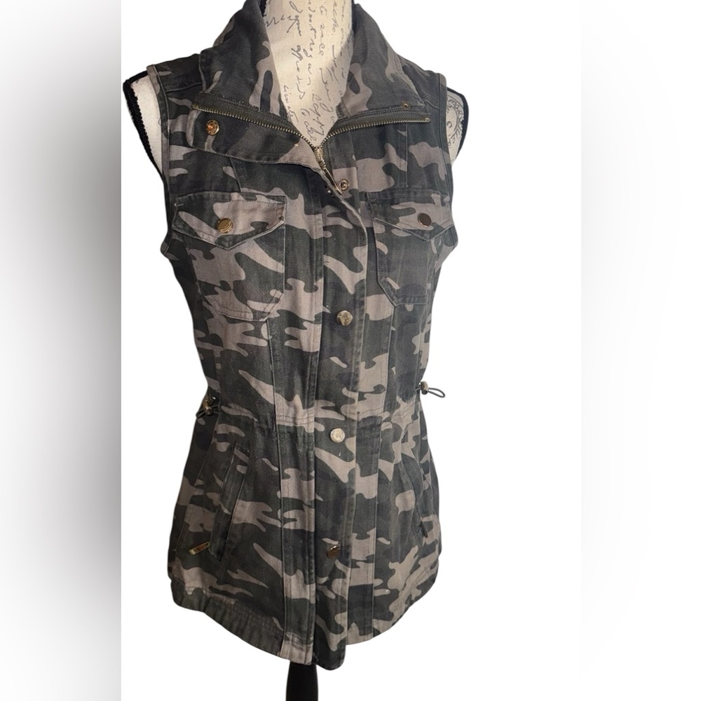 Duffield Lane Vest